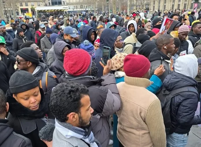 Manifestation à Paris : La Diaspora de l’Alliance des États du Sahel S’oppose au Retrait de la CEDEAO